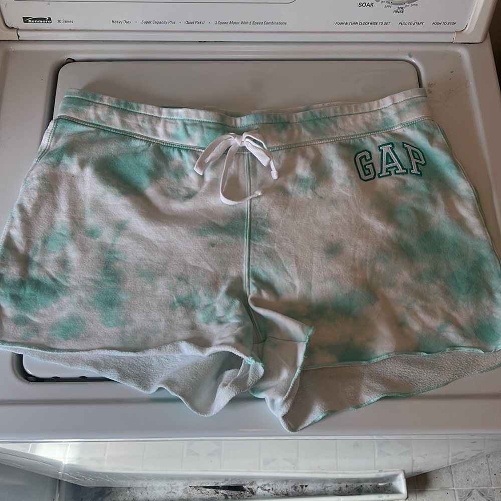 Gap tie-dye shorts, 2 pairs, size large - Picture 3 of 9